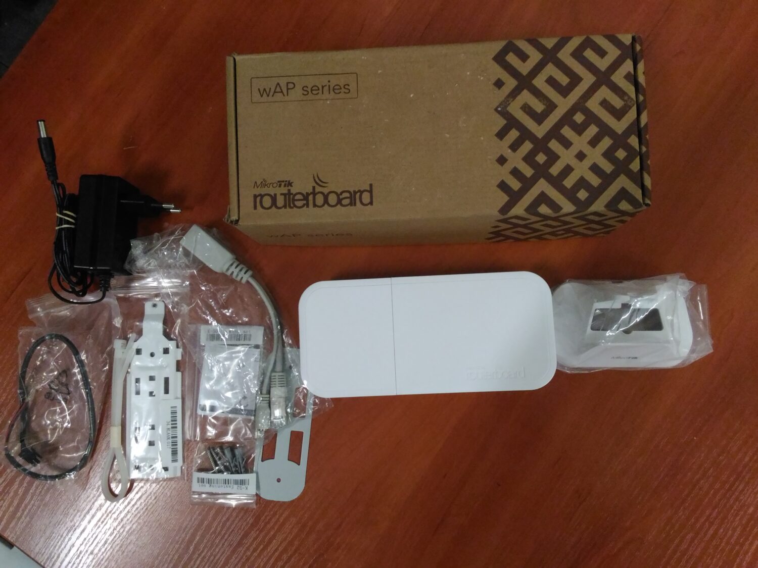 SALE OUT. MikroTik wAP LTE kit (RBwAPR-2ND&R11e-LTE) RouterOS L4 | 3 month(s) | REFURBISHED