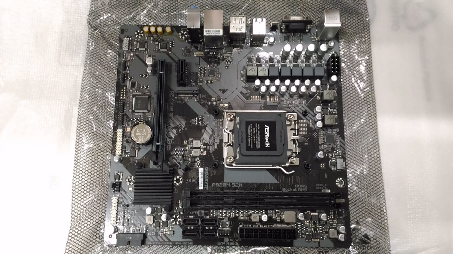 SALE OUT. GIGABYTE A620M S2H 1.0 M/B | Gigabyte A620M S2H 1.0 M/B | Processor family AMD | Processor socket AM5 | DDR5 DIMM | Memory slots 2 | Supported hard disk drive interfaces 	SATA, M.2 | Number of SATA connectors 4 | Chipset AMD A620 | Micro ATX | USED, REFURBISHED, WITHOUT ACCESSORIES, ONLY BACK PANEL INCLUDED
