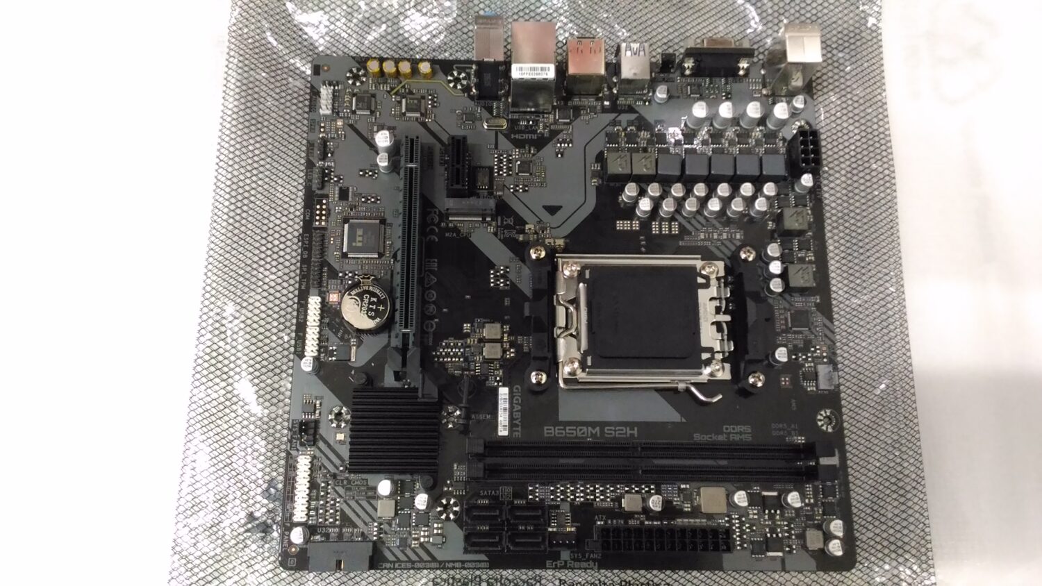 SALE OUT. GIGABYTE B650M S2H 1.0 M/B | Gigabyte B650M S2H 1.0 M/B | Processor family AMD | Processor socket AM5 | DDR5 DIMM | Memory slots 2 | Supported hard disk drive interfaces SATA | Number of SATA connectors 4 | Chipset AMD B650 | Micro ATX | USED, REFURBISHED, WITHOUT ACCESSORIES, ONLY BACK PANEL INCLUDED