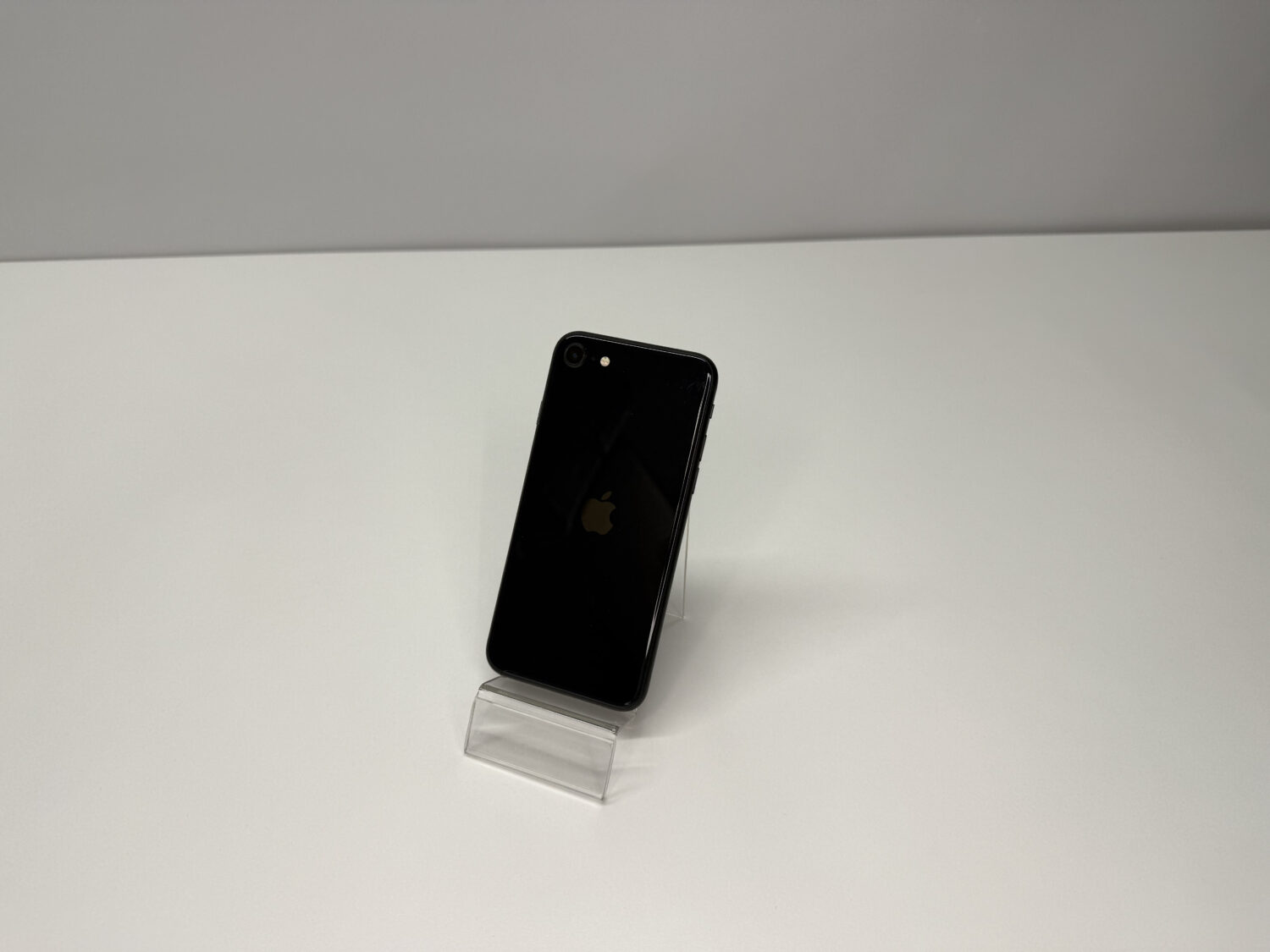 Apple | RENEW | Grade B | iPhone SE (3rd Gen) | Midnight | 4.7 " | Retina HD | 1334 x 750 pixels | A15 Bionic Chip | 4 GB | 64 GB | Dual SIM | 4G | 5G | 12 MP | iOS | 18