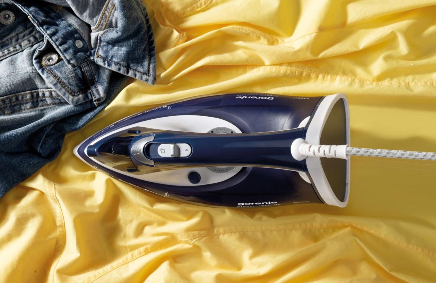 Gorenje | SIH2200BLC | Steam Iron | 2200 W | Water tank capacity 280 ml | Continuous steam 30 g/min | Steam boost performance 90 g/min | Blue/White