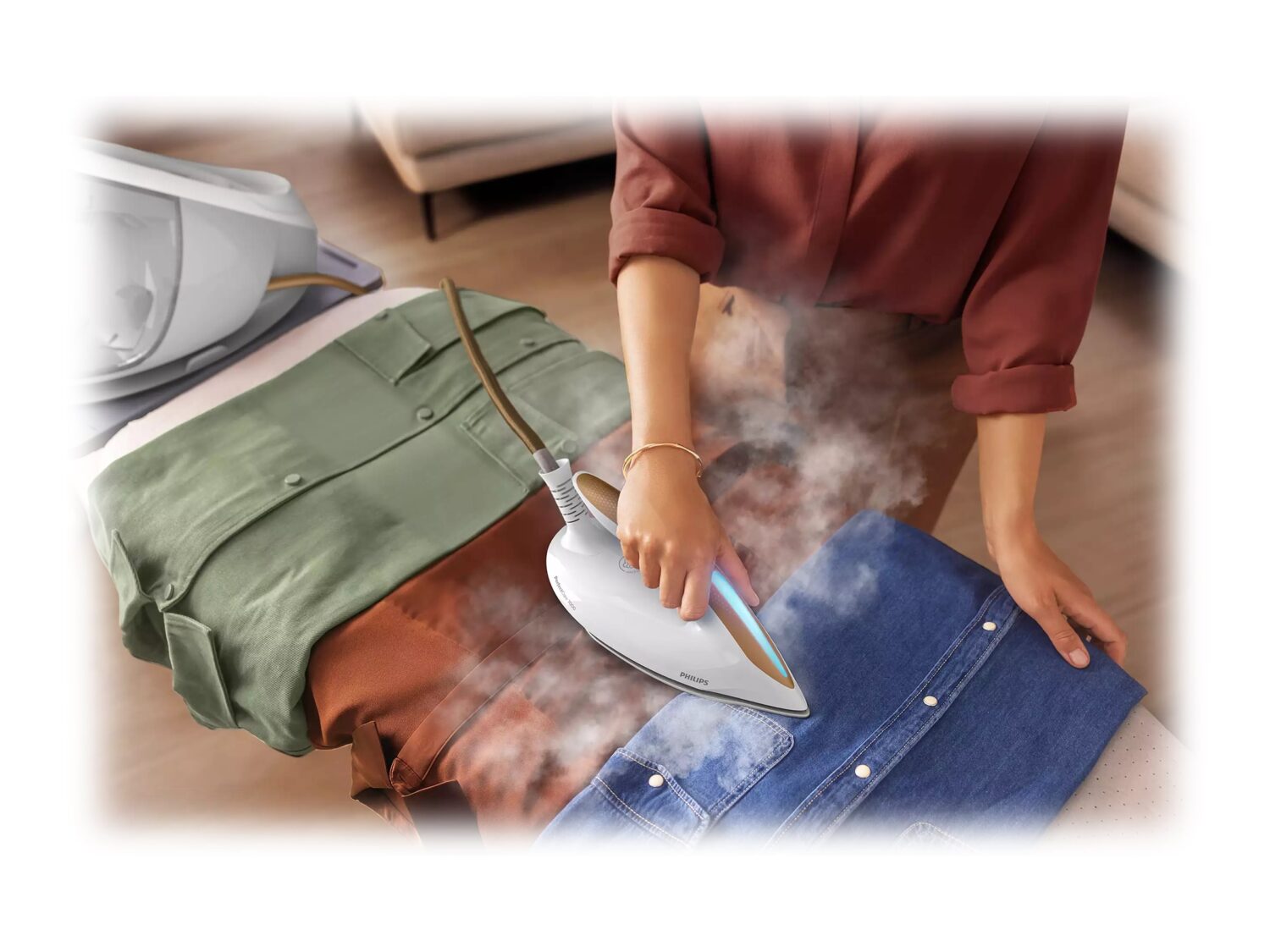 Philips | Iron | PerfectCare 7000 Series PSG7040/10 | 2100 W | 8 bar | Auto power off | Water tank capacity 1800 ml | Calc-clean function | White/Bronze - Image 11