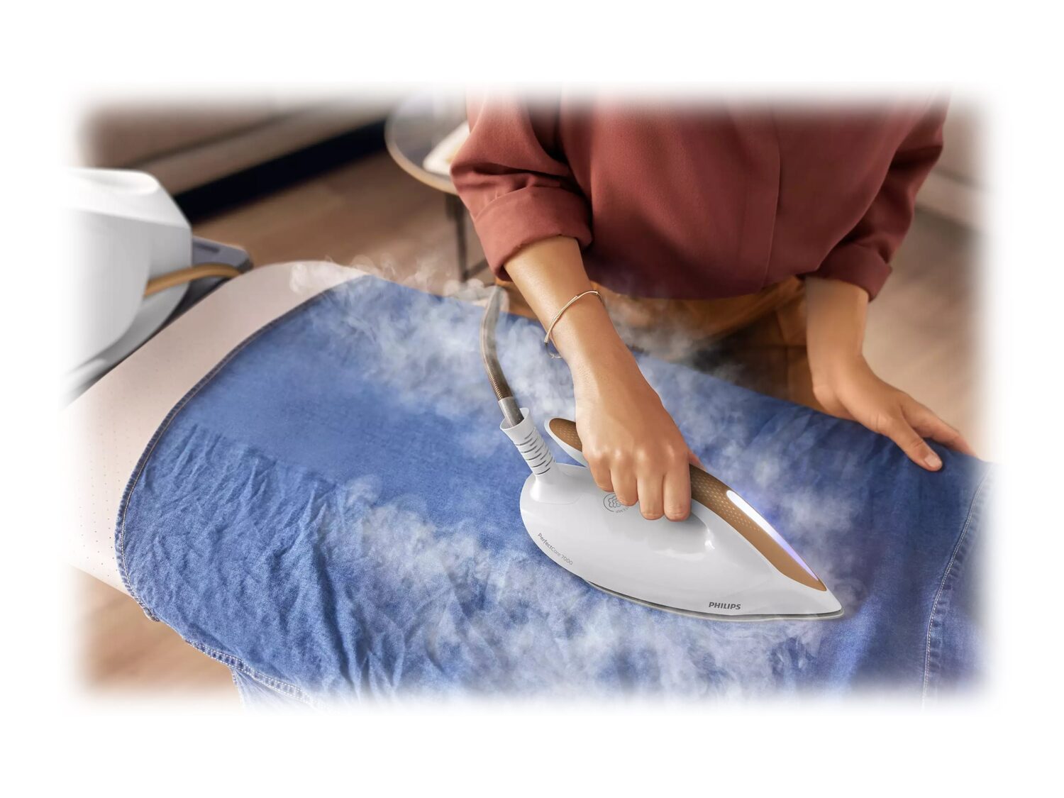 Philips | Iron | PerfectCare 7000 Series PSG7040/10 | 2100 W | 8 bar | Auto power off | Water tank capacity 1800 ml | Calc-clean function | White/Bronze - Image 10