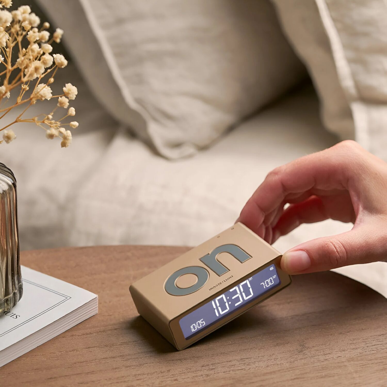 LEXON | Flip Mini Dual-Sided Alarm Clock | LR158D1 | USB connectivity - Image 6