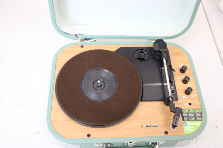 SALE OUT. Muse MT-201WG Turntable Stereo System | Muse Turntable Stereo System | MT-201WG | Turntable Stereo System | USB port | DAMAGED PACKAGING, DAMAGED MUSIC BOX, BROKEN HINGE | AUX in - Image 6