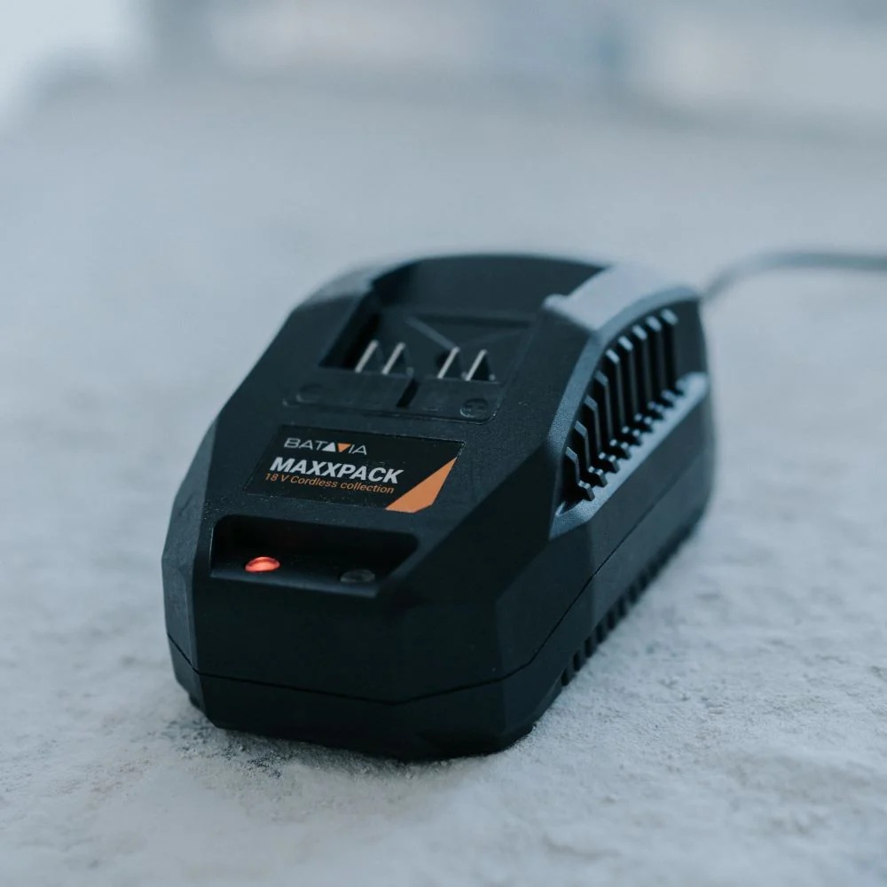 Batavia B.V. 18V 2.4A Charger - Image 4