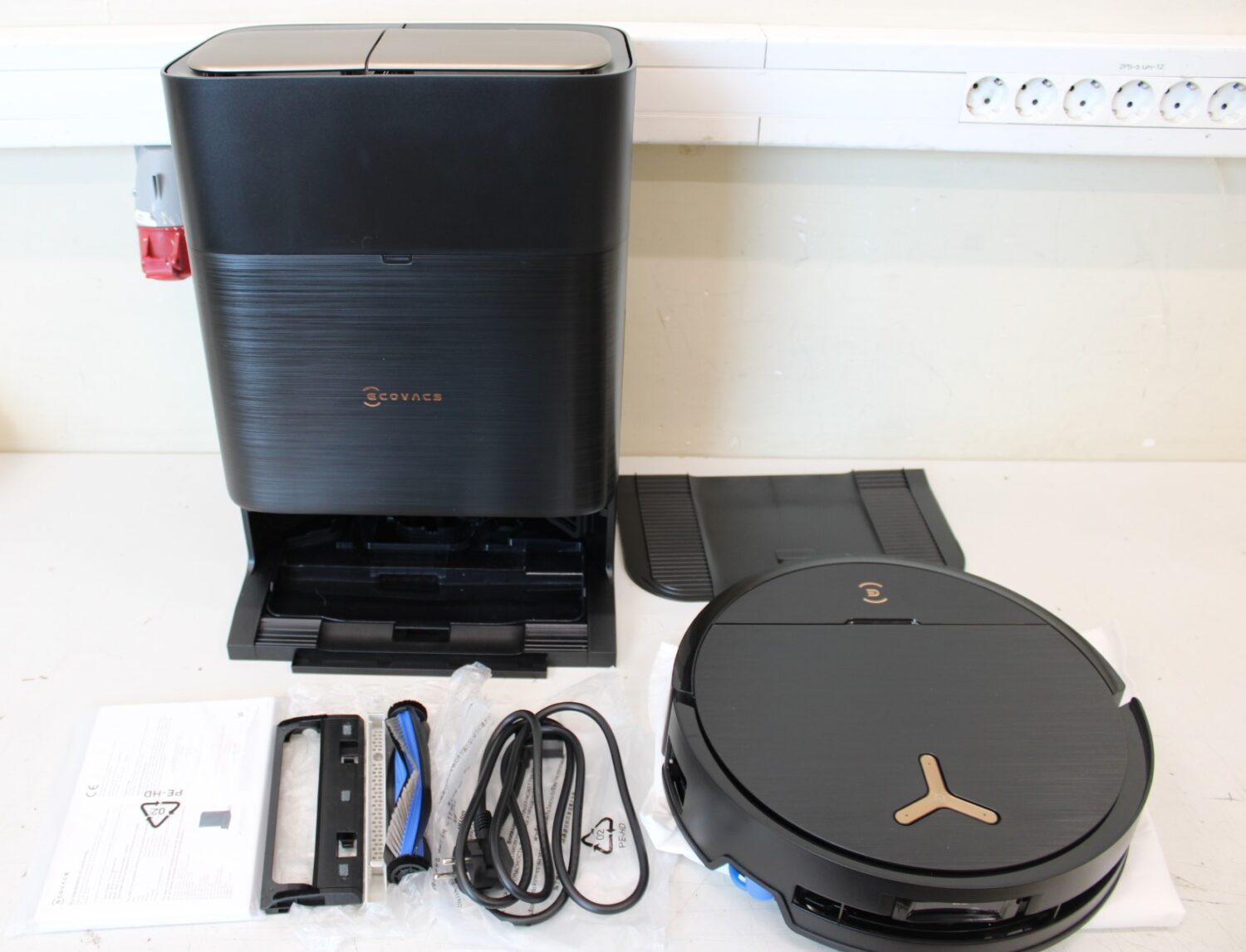 SALE OUT. Ecovacs DEEBOT X9 PRO OMNI Vacuum cleaner, Robot, Wet&Dry, ZeroTangle Technology, TruEdge Adaptive Edge Mopping, YIKO AI, Black + | Ecovacs Robotic Vacuum Cleaner | DEEBOT X9 PRO OMNI | Wet&Dry | Li-ion | 6400 mAh | Dust capacity 0.22 L | 16600 Pa | Black | DAMAGED PACKAGING, USED, DIRTY, SCRATCHED - Image 3