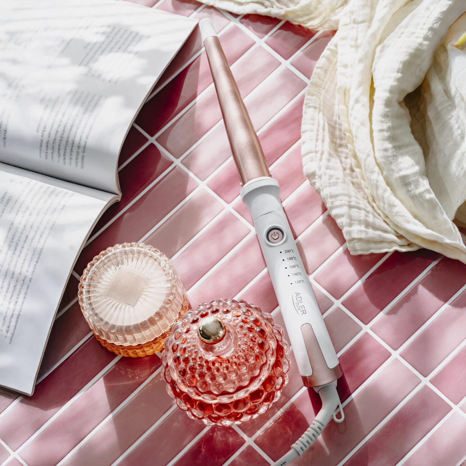 Adler Conical curling iron | AD 2119 | Barrel diameter 12-25 mm | Temperature (min) 120 °C | Temperature (max) 200 °C | Number of heating levels 5 | 45 W | White/Pink - Image 10