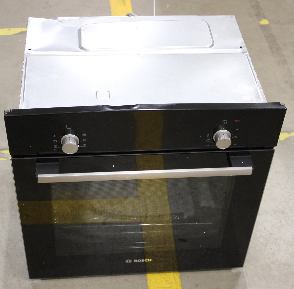 SALE OUT. Bosch HBF010BA0 Built in Oven, A, 66 L, Black | Bosch Oven | HBF010BA0 | 66 L | Electric | Manual | Knobs | Height 59.5 cm | Width 59.4 cm | Black | DAMAGED PACKAGING, DENTED OVEN TOP AND FRAME - Image 2