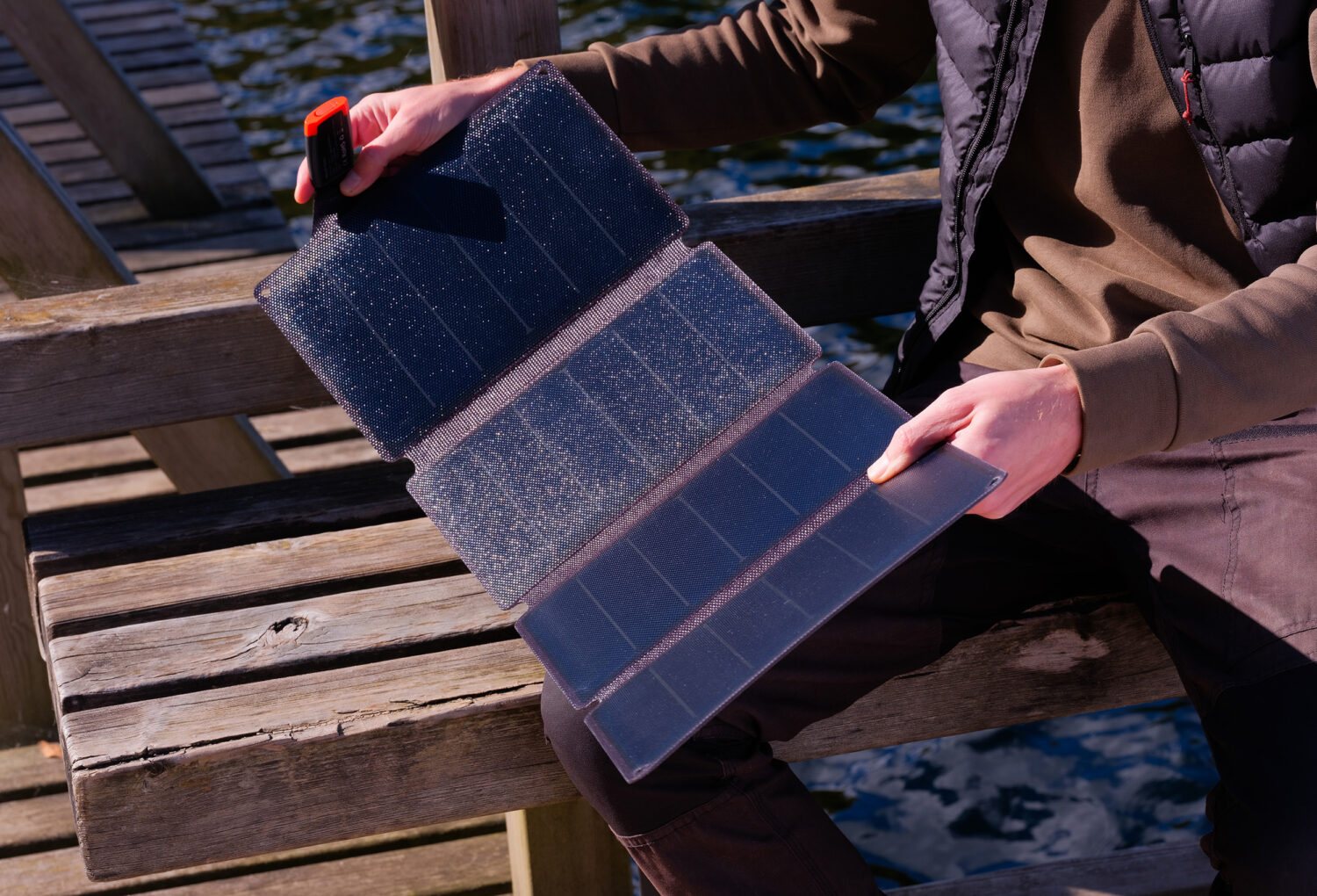 Deeper CHIRP+3 sonar +36W foldable solar charger power bundle - Image 4