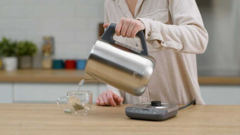 NINJA Kettle | KT201EU | Electric | 3000 W | 1.7 L | Stainless steel/Plastic | 360° rotational base | Black/Stainless Steel - Image 3