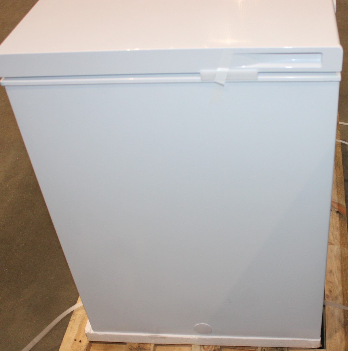 SALE OUT. Gorenje Freezer FH30EAW, Energy efficiency class E, Chest, Free standing, Height 84.7 cm, Total net capacity 297 L, White | Gorenje | Freezer | FH30EAW | Energy efficiency class E | Chest | Free standing | Height 84.7 cm | Total net capacity 297 L | Display | White | DAMAGED PACKAGING, SCRATCHED ON THE SIDE - Image 5