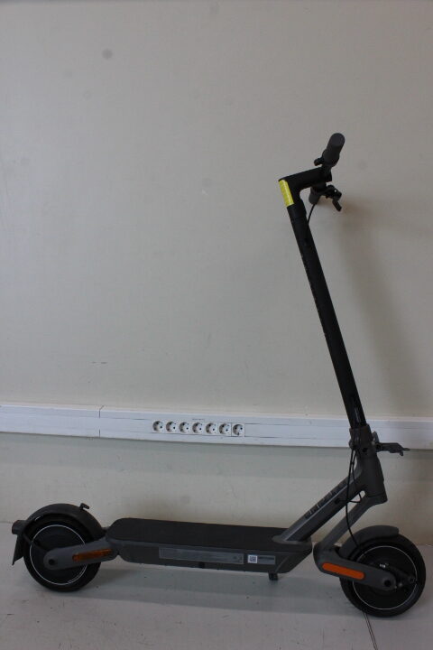 SALE OUT. Xiaomi Electric Scooter 4 Ultra EU | 500 W | 25 km/h | 10 " | 6 month(s) | DEMO, MISSING HEXAGON WRENCH - Image 2