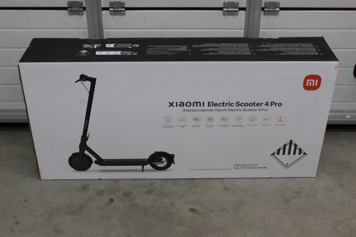 SALE OUT. Xiaomi Electric Scooter 4 Pro EU | 700 W | 25 km/h | 10 " | 6 month(s) | Black | DEMO