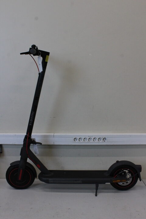 SALE OUT. Xiaomi Electric Scooter 4 Pro EU | 700 W | 25 km/h | 10 " | 6 month(s) | Black | DEMO - Image 2