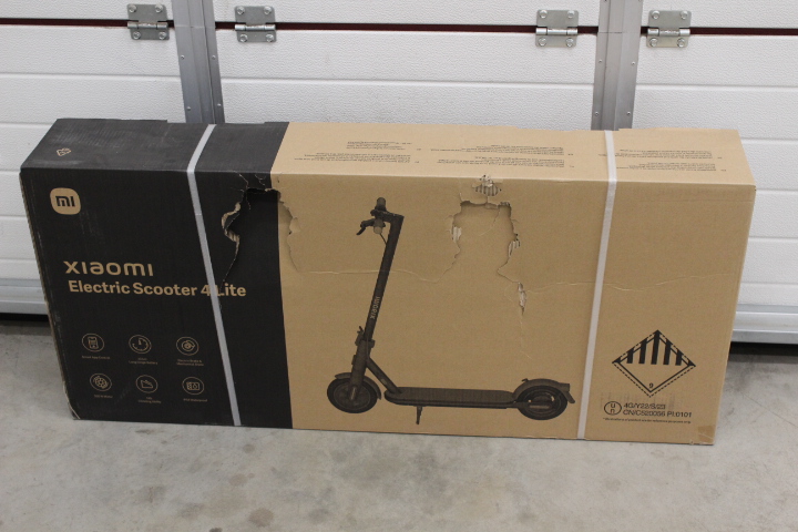 SALE OUT. Xiaomi Electric Scooter 4 Lite EU | 300 W | 25 km/h | 8.5 " | 6 month(s) | Black | DAMAGED PACKAGING