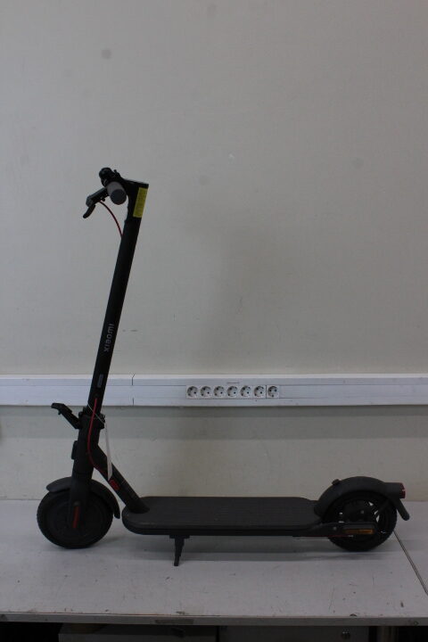 SALE OUT. Xiaomi Electric Scooter 4 Lite EU | SALE OUT. Xiaomi Electric Scooter 4 Lite EU | 300 W | 25 km/h | 8.5 " | 3 month(s) | Black | USED, DAMAGED PACKAGING, MISSING: CHARGER AND HEXAGON WRENCH - Image 3