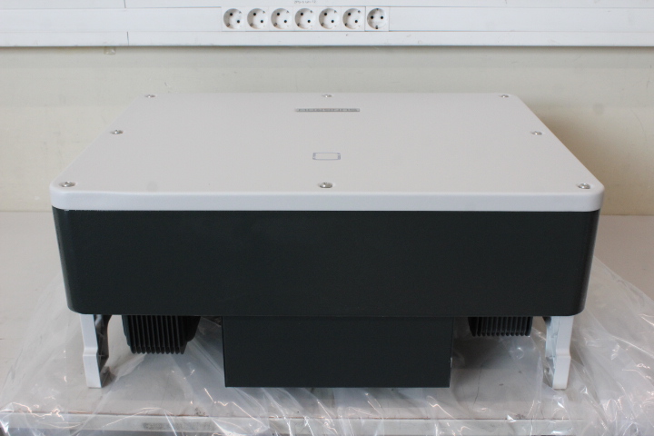 SALE OUT. SUNGROW Inverter On-Grid C&I SG33CX 1000Vdc 33kW 3MPPT | ASG01342 | DAMAGED PACKAGING, SCRATCHED PAINT ON CORPUS - Image 3