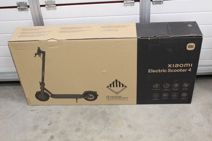 SALE OUT. Xiaomi Electric Scooter 4 EU | SALE OUT. Xiaomi Electric Scooter 4 EU | 300 W | 25 km/h | 10 " | 6 month(s) | Black | DEMO, SCRATCHED, MISSING SCREWS