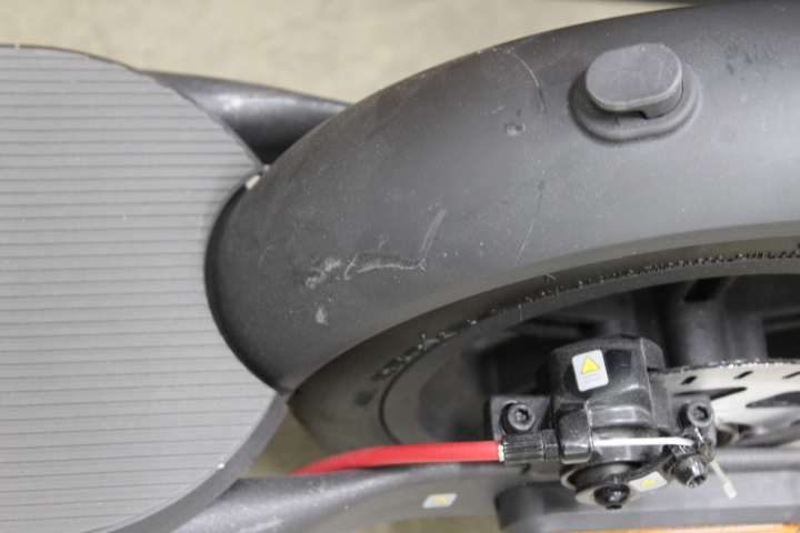 SALE OUT. Xiaomi Electric Scooter 4 EU | SALE OUT. Xiaomi Electric Scooter 4 EU | 300 W | 25 km/h | 10 " | 6 month(s) | Black | DEMO, SCRATCHED, MISSING SCREWS - Image 3