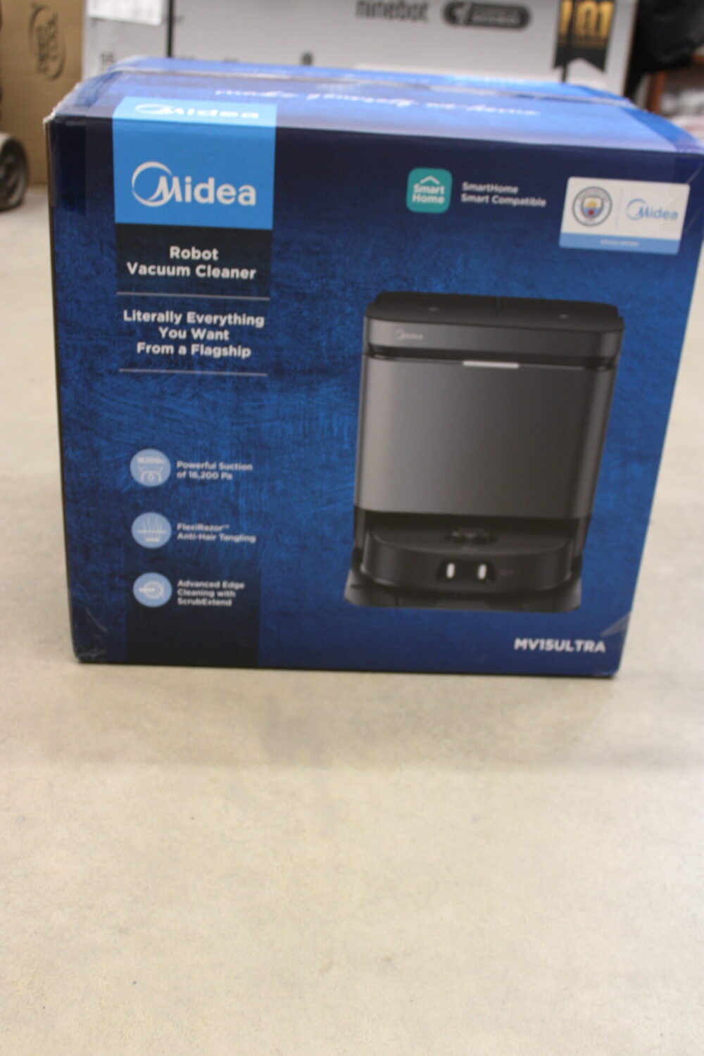 SALE OUT. Midea V15 Robot Vacuum Cleaner | Midea Robot Vacuum Cleaner | V15 | Wet&Dry | 5200 mAh | Dust capacity 3 L | 16200 Pa | Black | USED, DIRTY, SCRATCHED - Image 2