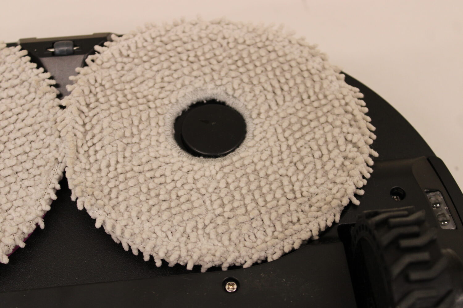 SALE OUT. Midea V15 Robot Vacuum Cleaner | Midea Robot Vacuum Cleaner | V15 | Wet&Dry | 5200 mAh | Dust capacity 3 L | 16200 Pa | Black | USED, DIRTY, SCRATCHED - Image 11