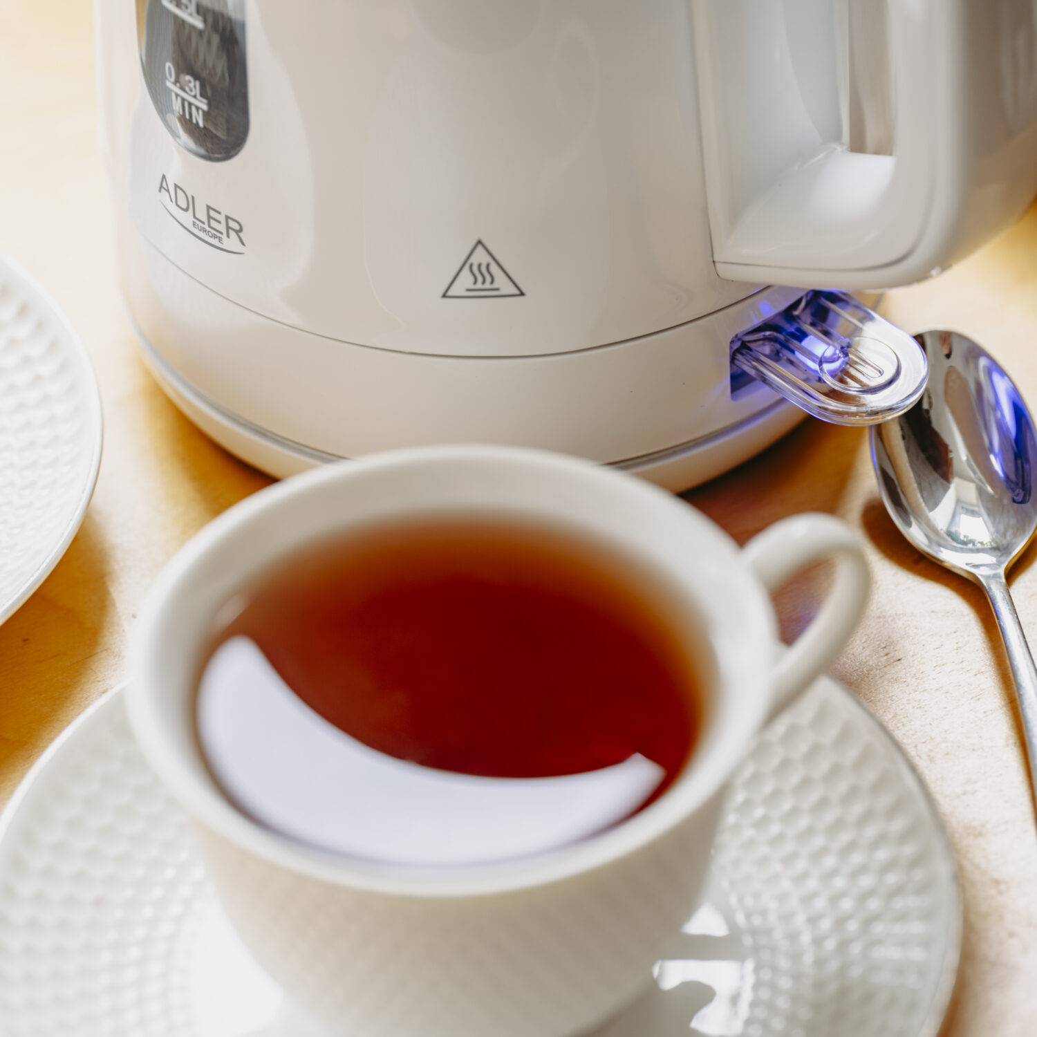 Adler Kettle | AD 1380w | Electric | 2200 W | 1 L | Polypropylene | 360° rotational base | White - Image 9