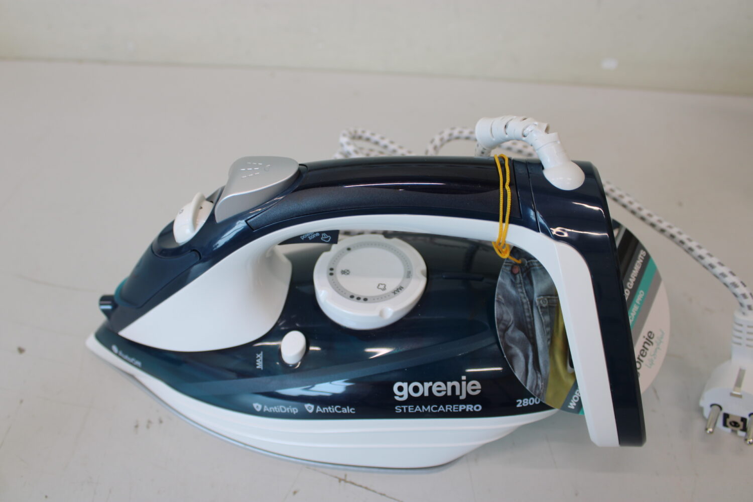 SALE OUT. Gorenje SIH2800TQC Steam Iron, Water tank 0,4 L, Continuous steam 35 g/min, Turquoise/White | SALE OUT. Gorenje Steam Iron | SIH2800TQC | Steam Iron | 2800 W | Water tank capacity 350 ml | Continuous steam 35 g/min | Steam boost performance 100 g/min | Turquoise/White | DAMAGED PACKAGING, SCRATCHED - Image 3