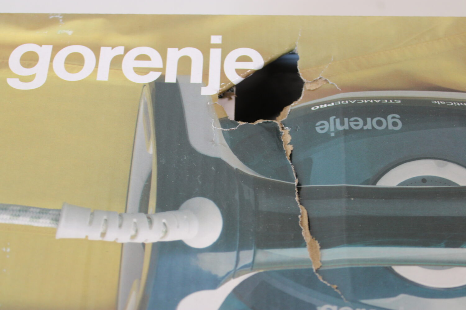 SALE OUT. Gorenje SIH2800TQC Steam Iron, Water tank 0,4 L, Continuous steam 35 g/min, Turquoise/White | SALE OUT. Gorenje Steam Iron | SIH2800TQC | Steam Iron | 2800 W | Water tank capacity 350 ml | Continuous steam 35 g/min | Steam boost performance 100 g/min | Turquoise/White | DAMAGED PACKAGING, SCRATCHED - Image 2